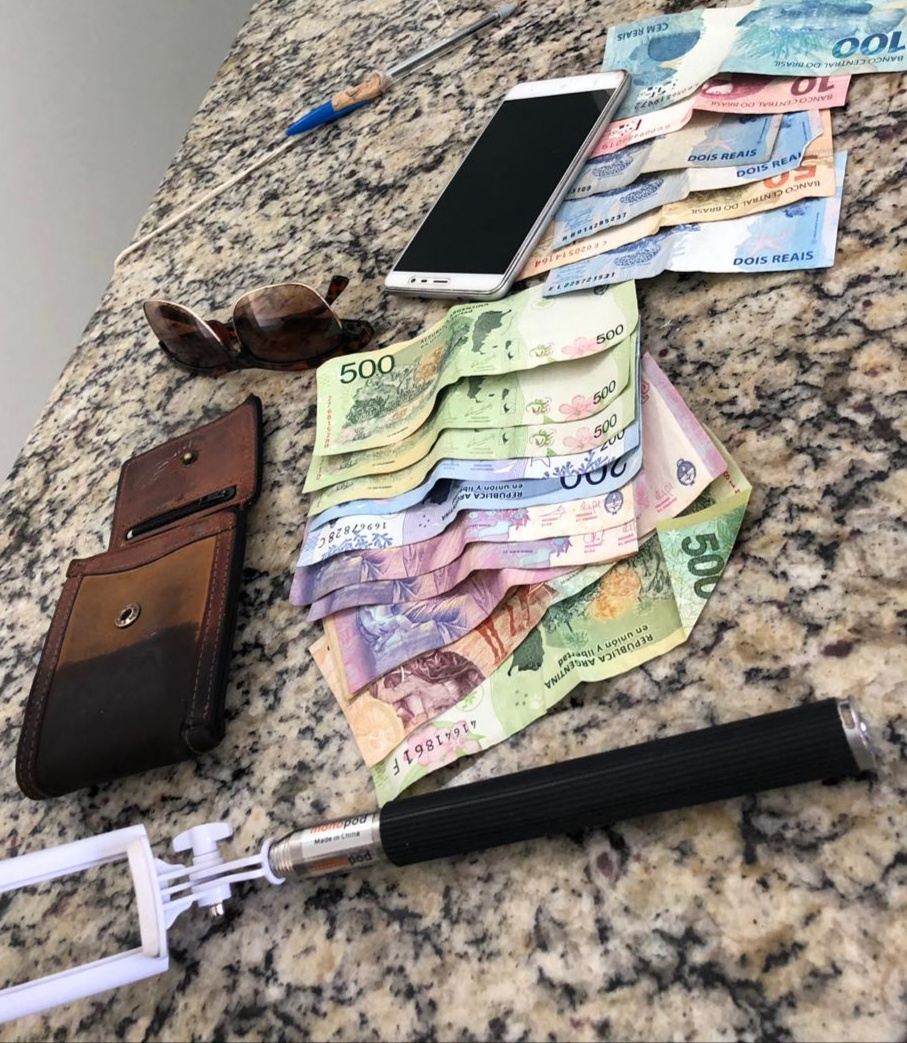 Ladrão que furta casal de turista na Praia de Bombas é preso logo em seguida pela PM