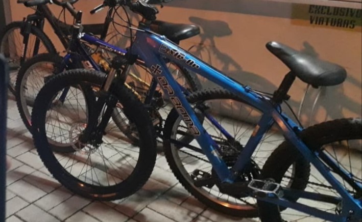 Ladrão de bicicleta é detido em Bombinhas por um grupo de moradores