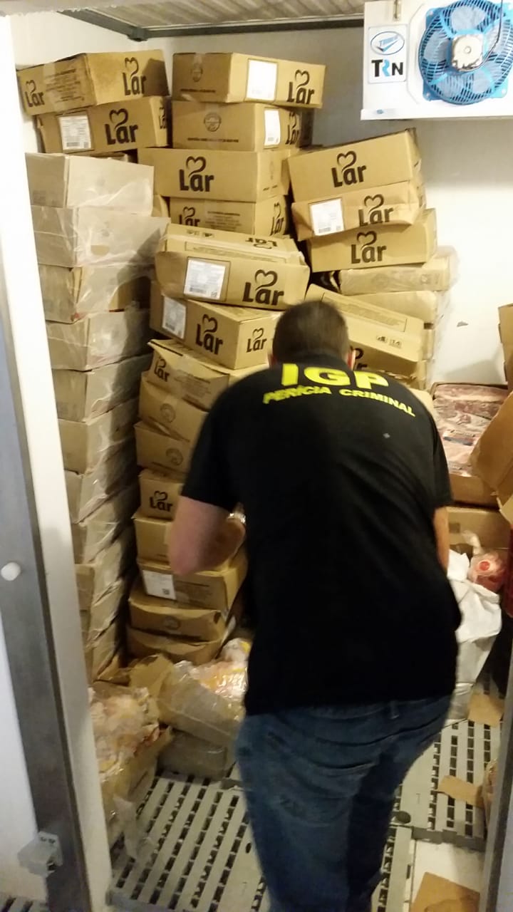 Restaurante em Florianópolis é investigado em comprar carne de frango desviada de mercado