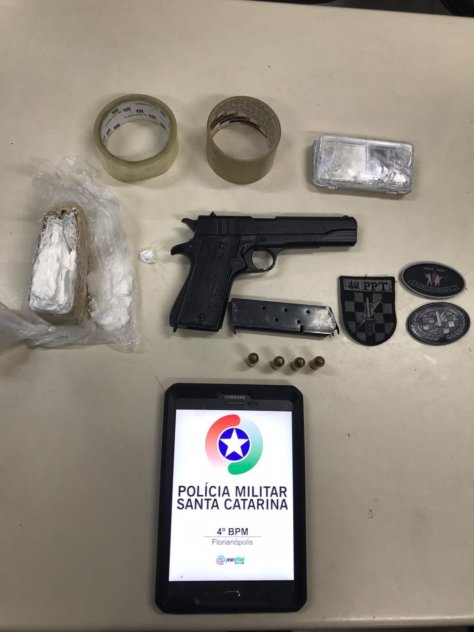 Traficante é detido com pistola e cocaína na Costeira em Florianópolis