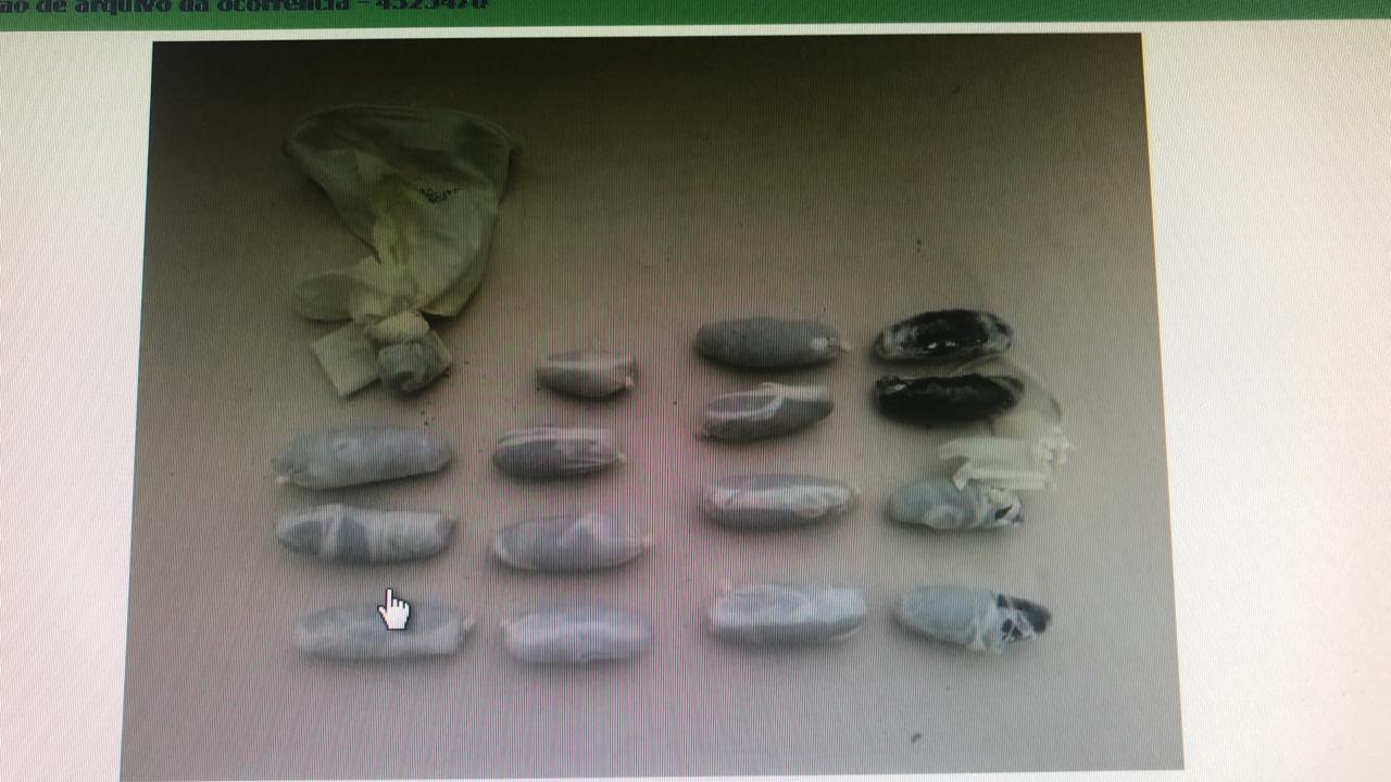 Pai dá mau exemplo ao levar droga para o filho na cadeia e também fica preso em Itajaí