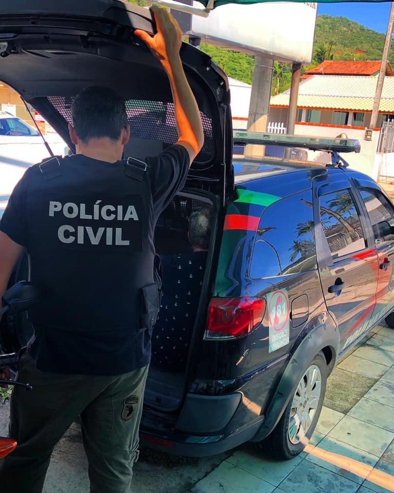 Pedófilo de 63 anos é preso em Bombinhas por violentar duas crianças no RS