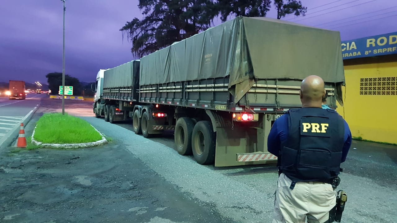 Polícia Rodoviária apreende em Joinville  500 mil maços de cigarros contrabandeados