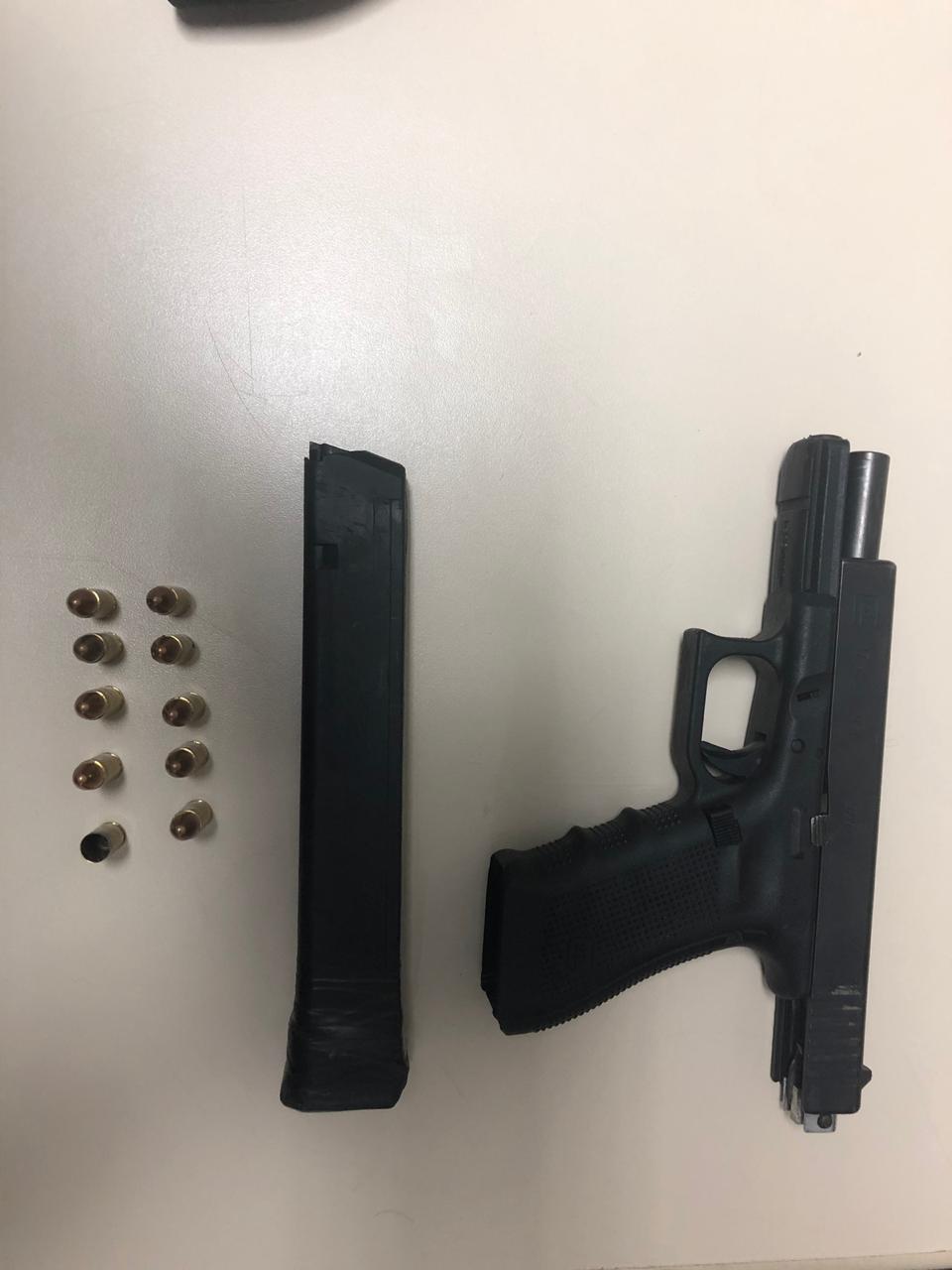 Três ladrões armados invadem casa e roubam carro em Palhoça