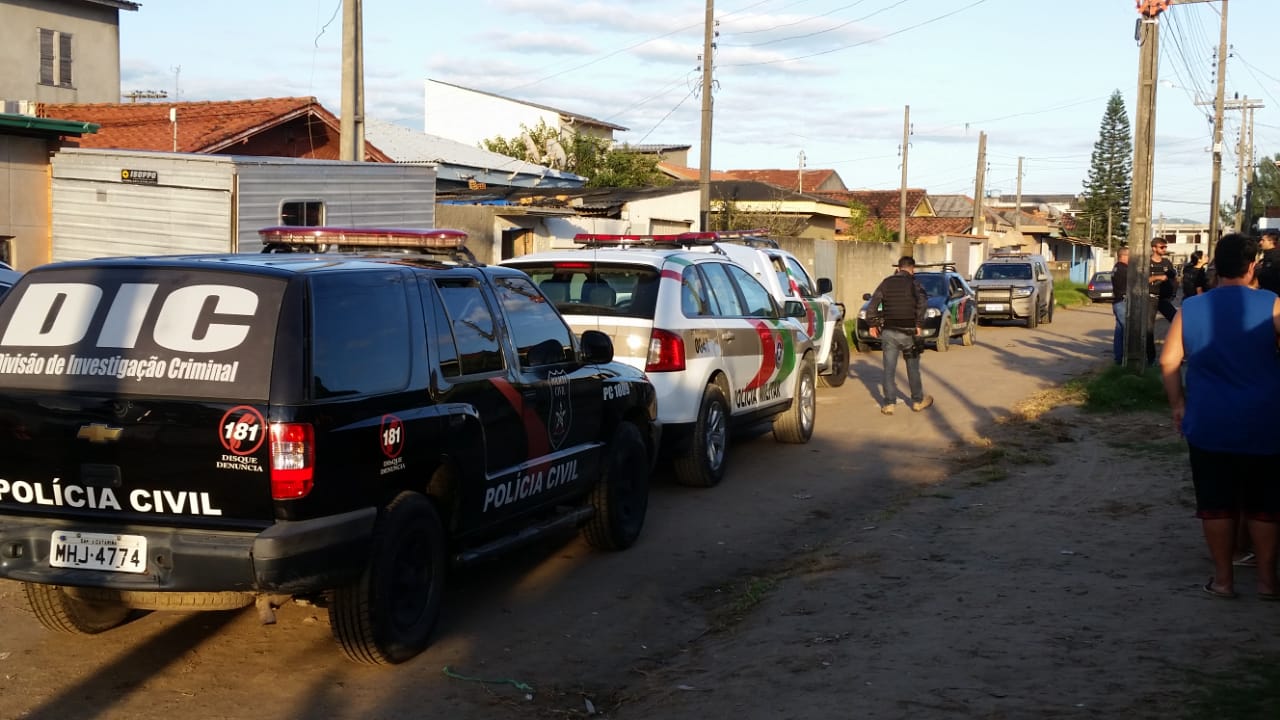Polícia realiza força-tarefa em Laguna em áreas conflagradas pelo tráfico de drogas