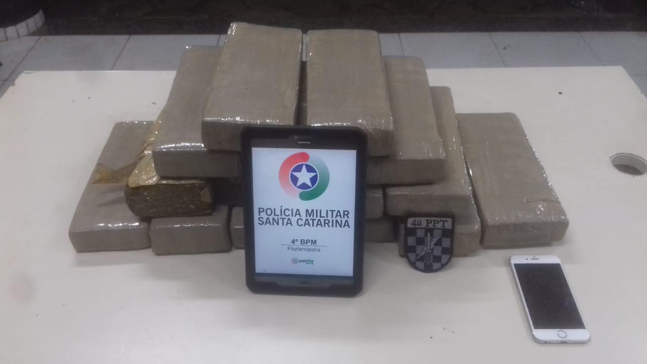 PM apreende maconha em casa usada pelo tráfico no Bairro Saco dos Limões, Florianópolis