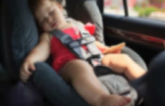 Menino de dez meses morre após ser esquecido no carro pelo pai em Itajaí