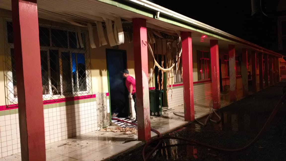 Incêndio criminoso destrói salas de aula de escola em Camboriú