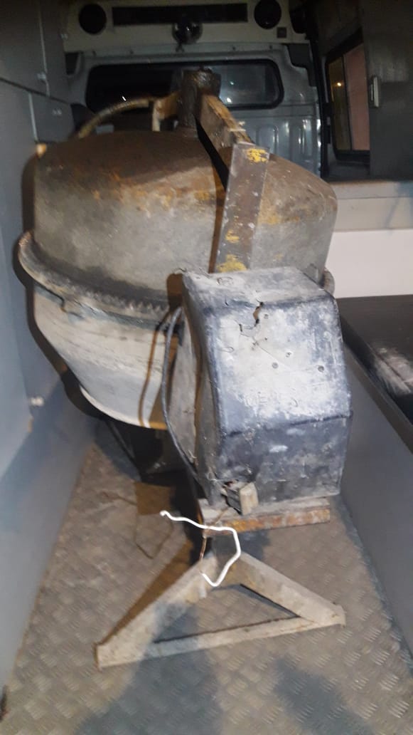 Ladrões são flagrados na rua com betoneira roubada em São José