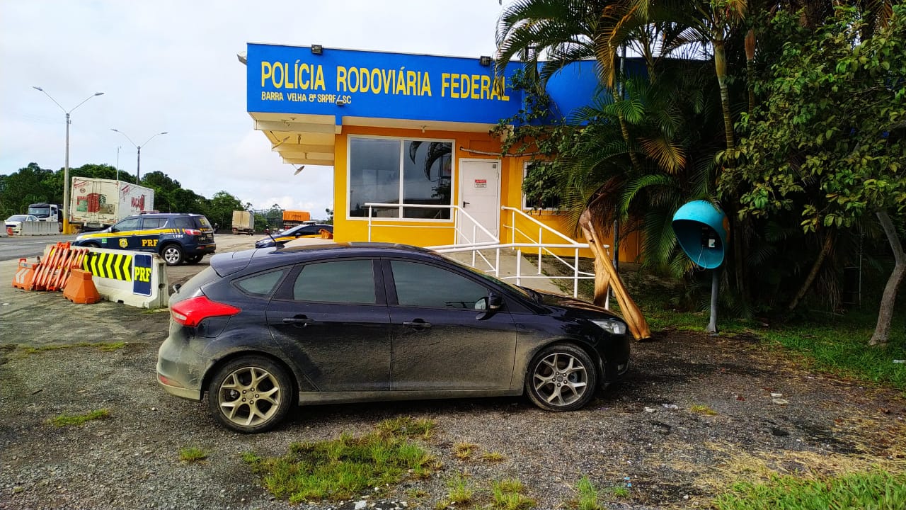Adolescente detido em Barra Velha com carro furtado em Tijucas