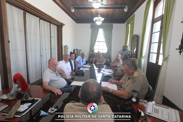 Dirigentes de clubes reclamam da alta taxa paga à PM em dias de jogos