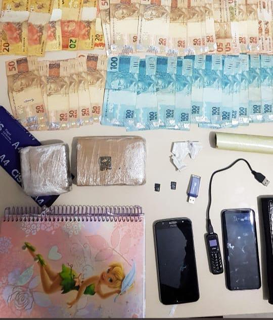 Mulheres presas transportando drogas e dinheiro em Palhoça