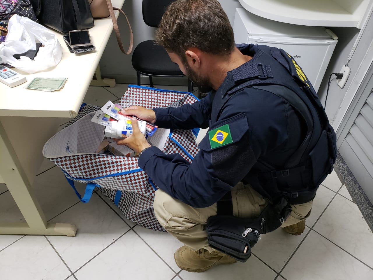 Duas mulheres e um homem são presos por furto em Shopping de Porto Belo