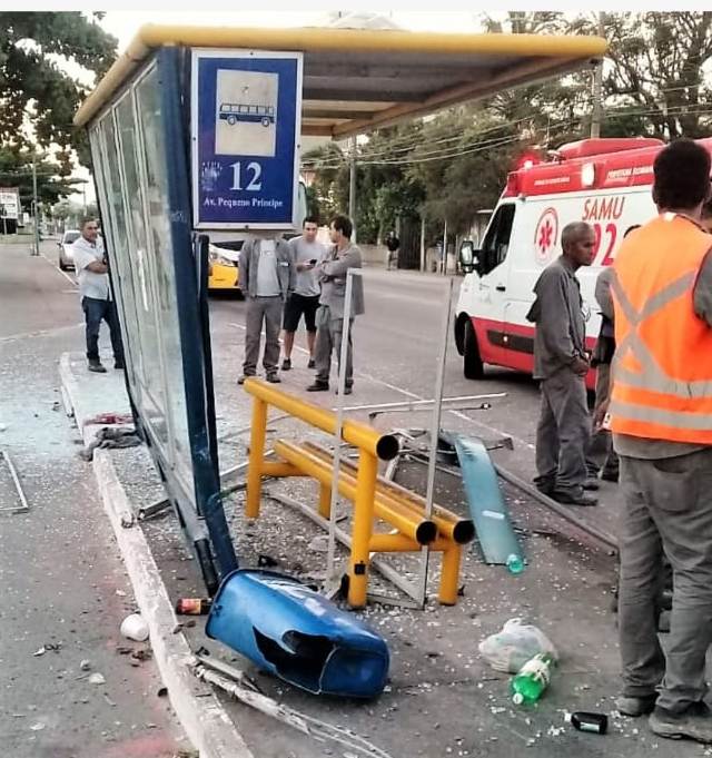 Motorista atropela cinco pessoas em ponto de ônibus em Florianópolis