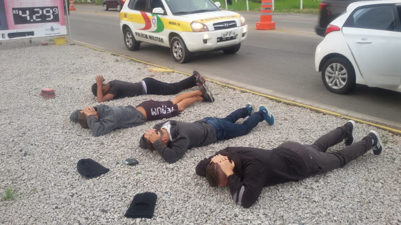 Quatro homens são presos com carro roubado no Sul da Ilha, Florianópolis