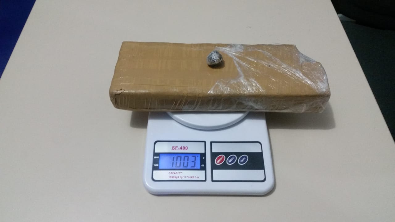 Choque vai a Camboriú e prende traficante entregando droga de motocicleta