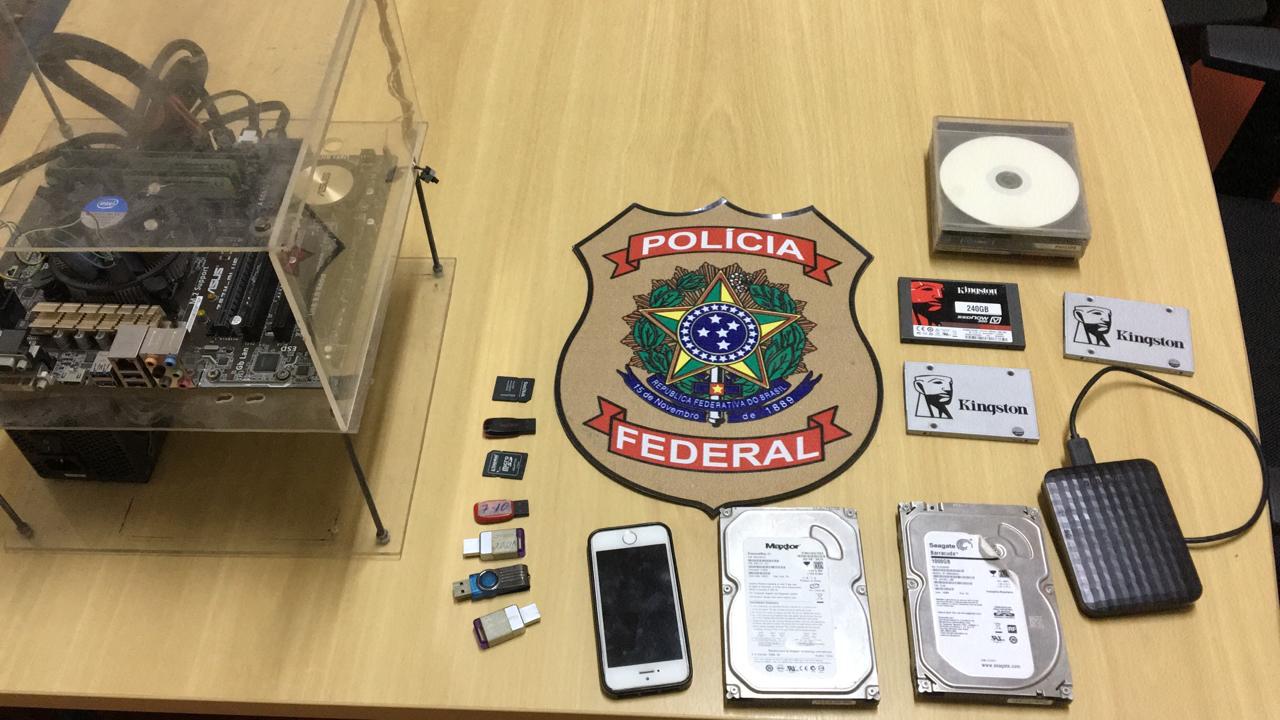 Dois homens são presos com material pornográfico infantil em SC