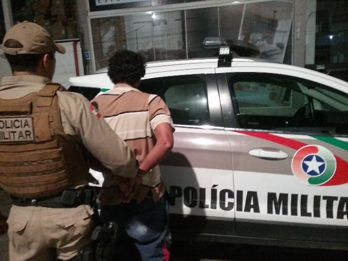 Mulher é flagrada com a mão na botija em loja de Balneário Camboriú