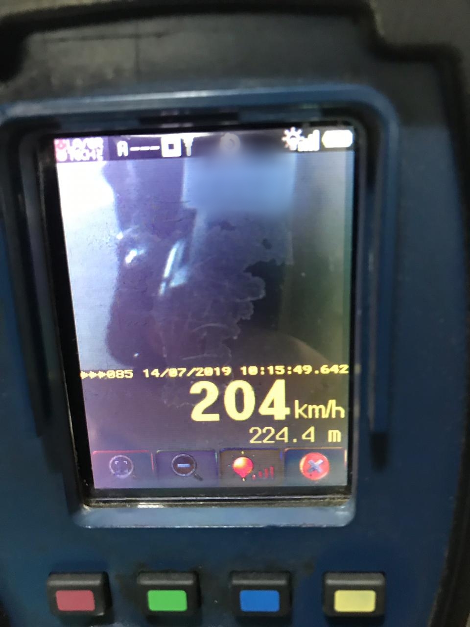 Motocicleta é flagrada a 204km/h em rodovia de SC