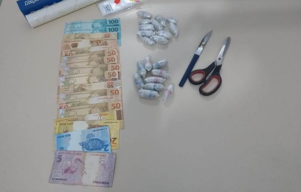 Mulher é presa tentando levar drogas para o marido no presido de Tubarão