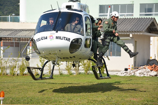 PMs treinam resgate de pessoas e ocorrências policiais em Balneário Camboriú