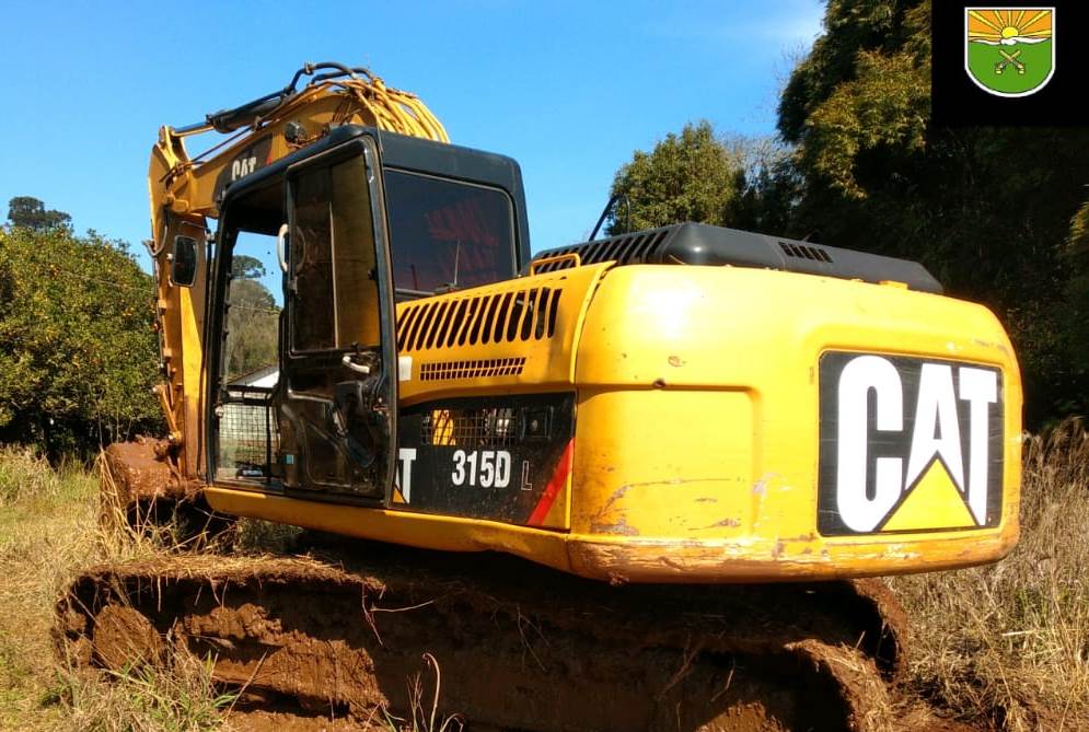 Polícia apreende máquina que jogava lodo em rio,  em Seara