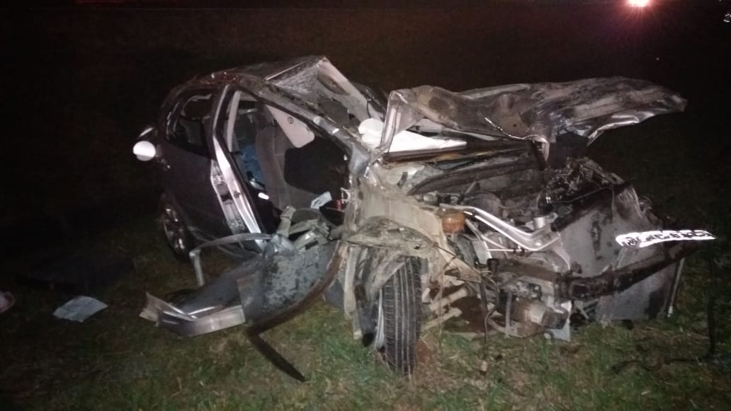Motorista de Peugeot morre após colidir em caminhão na BR-101 em Içara