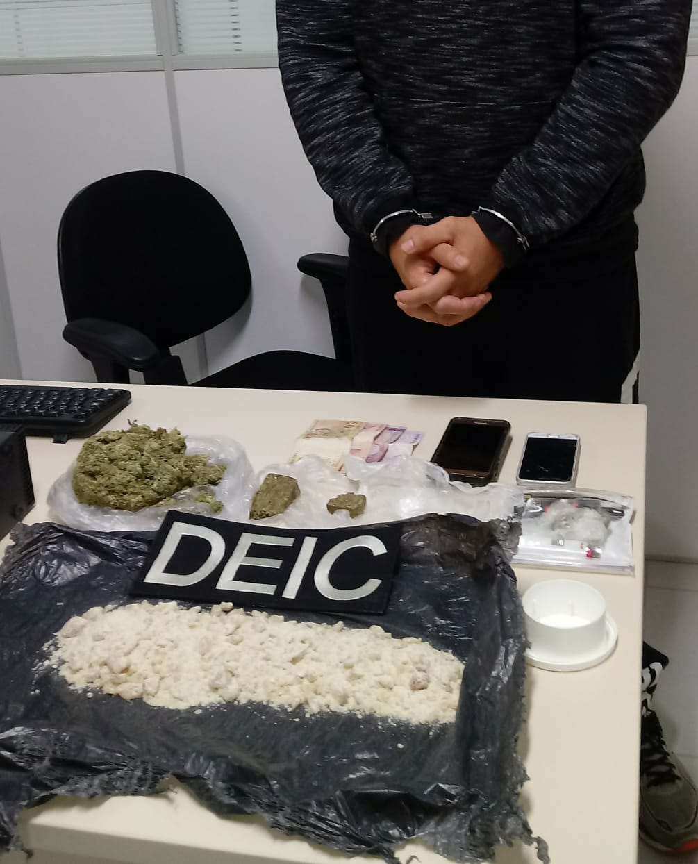 Traficante é preso em casa com Skank, droga sintética e cocaína, Florianópolis