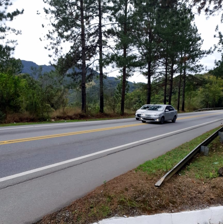 Motoristas ultrapassam em local proibido na BR 282, SC