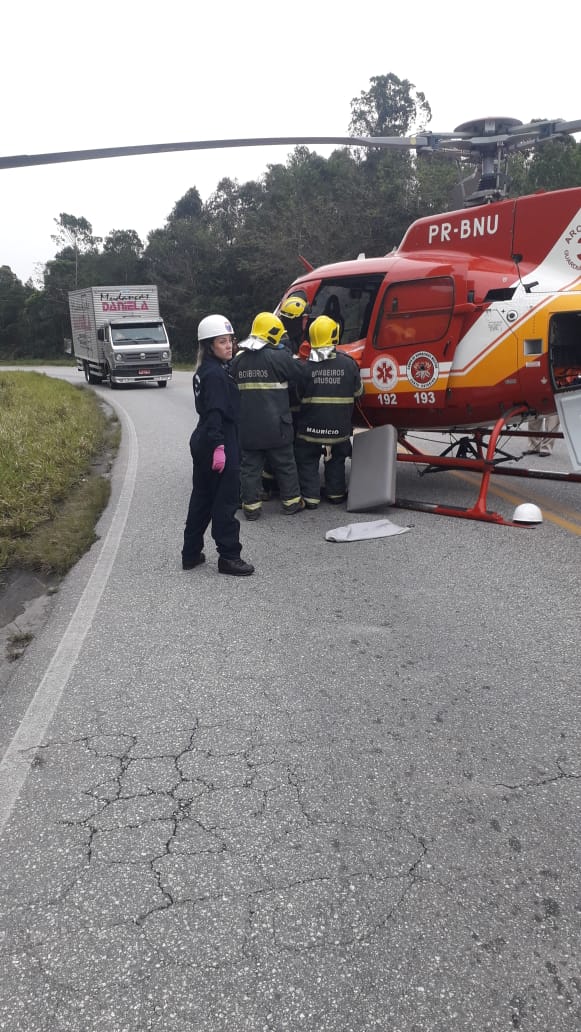 Helicóptero socorre feridos em acidente, Brusque