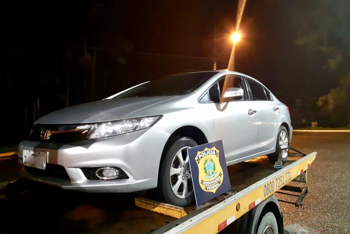 Honda Civic roubado no Paraná é recuperado na BR-101 em Joinville