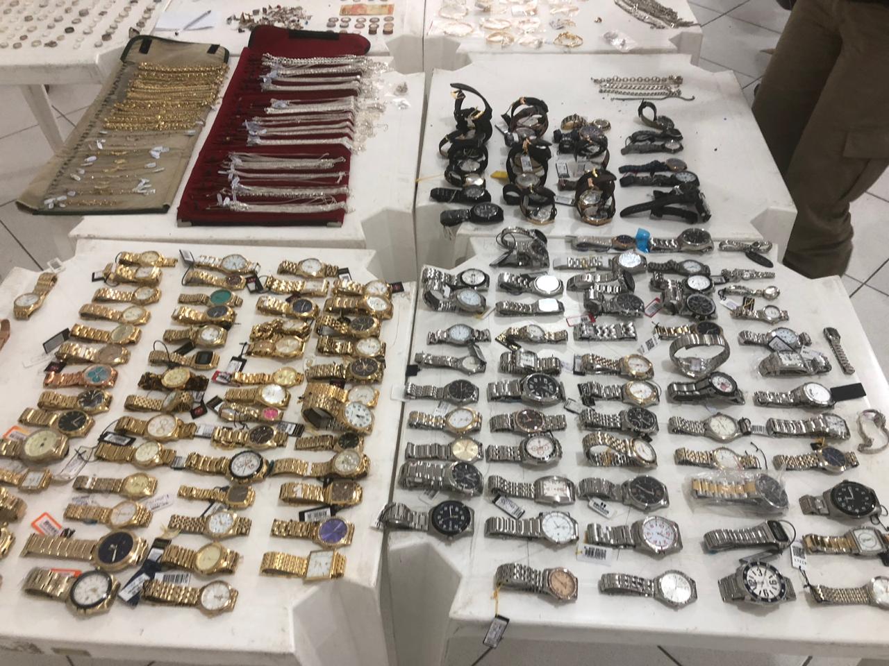 Ladrões de joalheira são presos em Santo Amaro