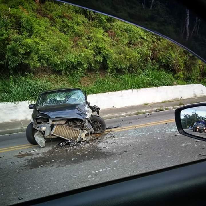Morro do Gole, na BR-282, em  Santo Amaro da Imperatriz  é perigo iminente