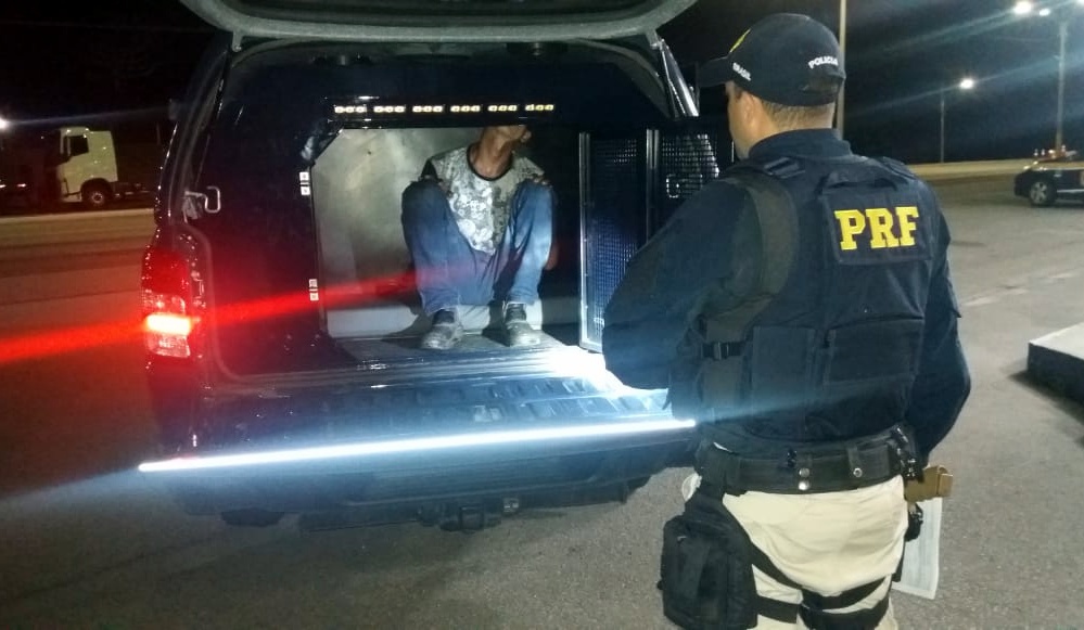 Homem é preso na BR-101 em Biguaçu dirigindo carro roubado