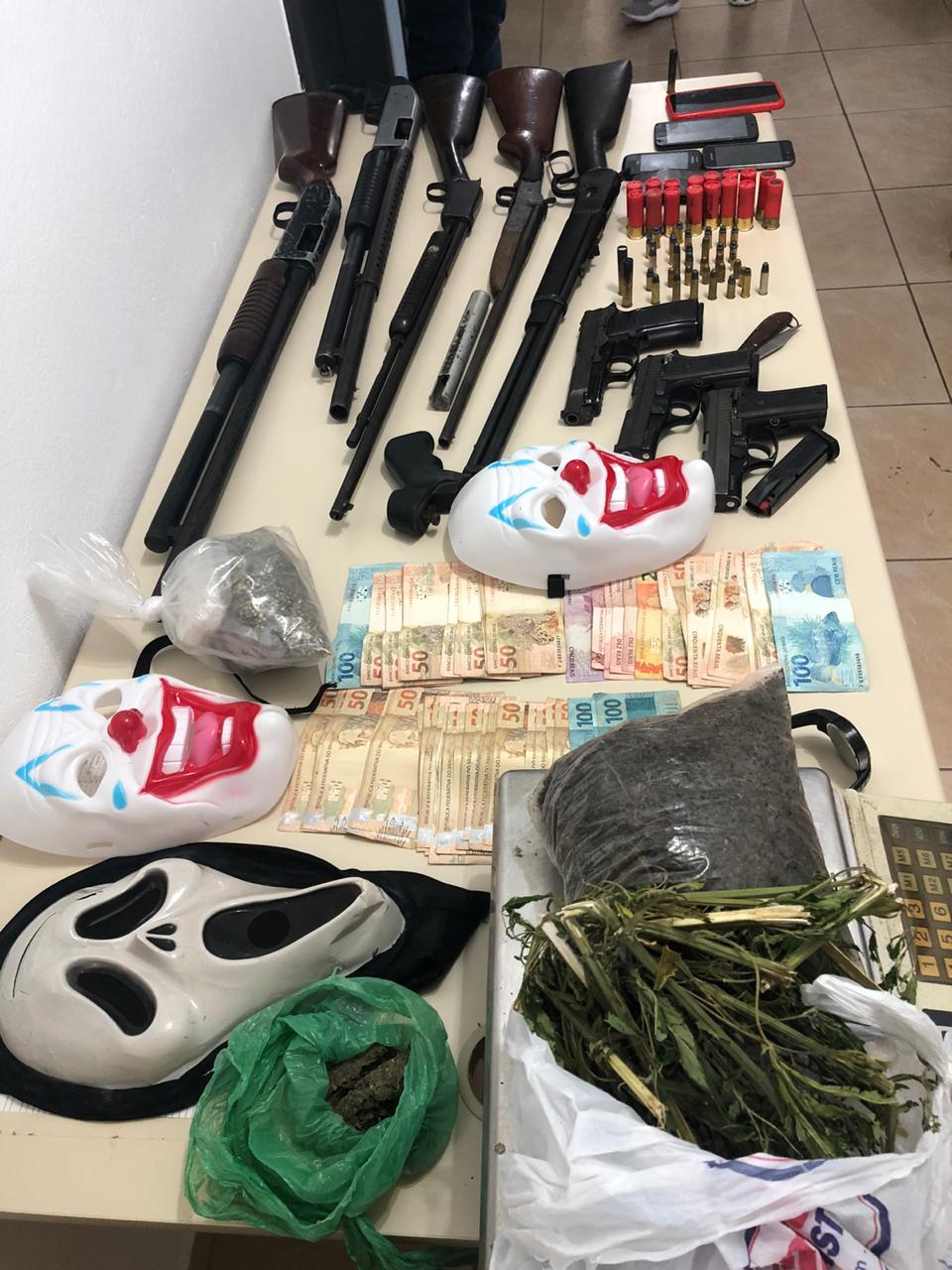 Polícia mata assaltantes de banco e apreende armas em Santa Cecília