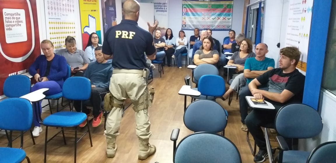 PRF reforça Operação Volta às Aulas com palestras em SC