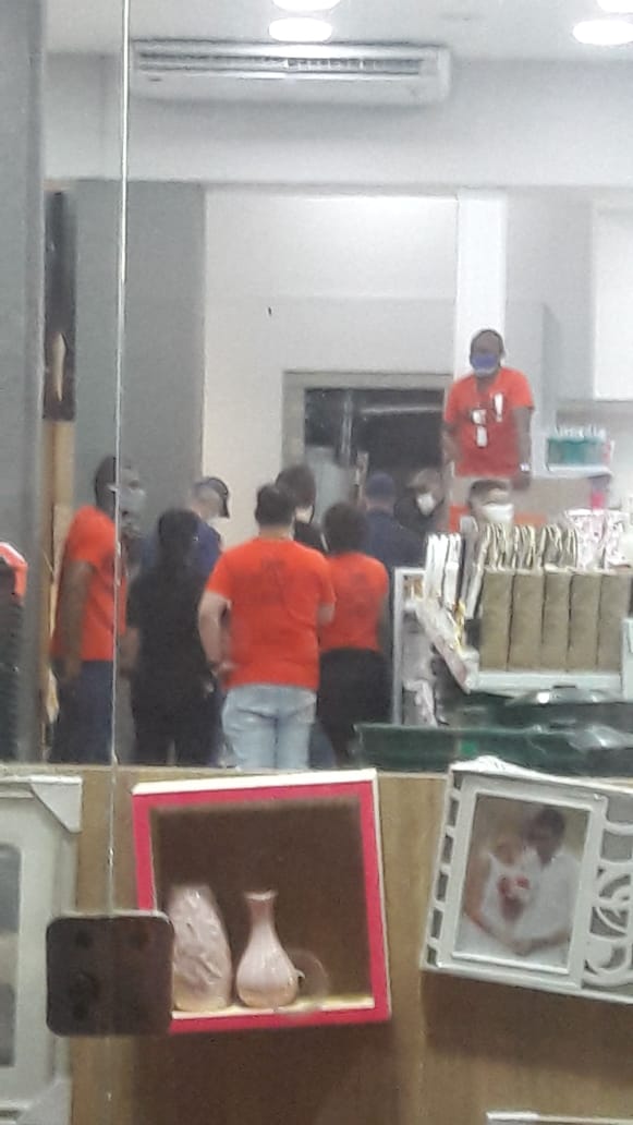 Elevador de loja cai com mulher em Florianópolis