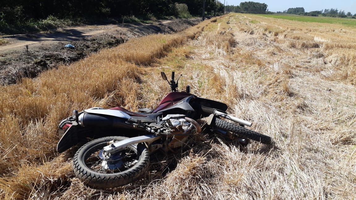 Pai tenta dar fuga para filho assaltante no Sul de SC