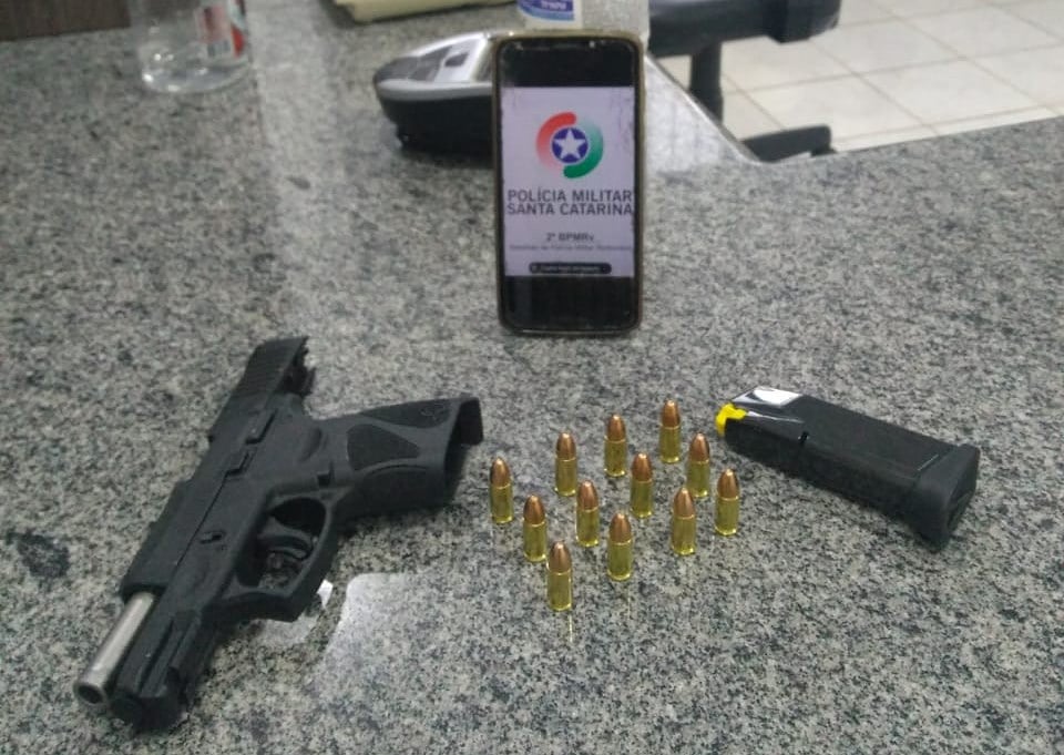 Motorista é preso com pistola na cintura em Campos Novos