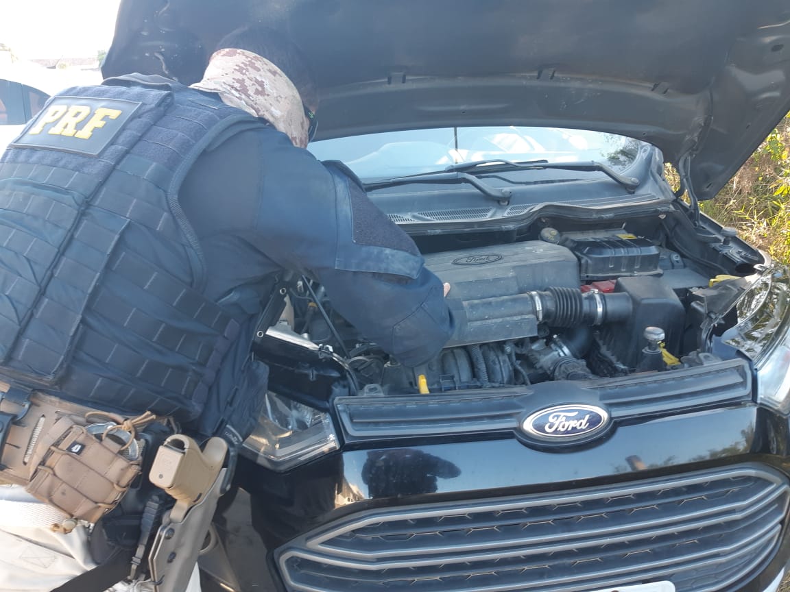 Polícia Rodoviária Federal recupera em Paulo Lopes, SC,  carro roubado no RS