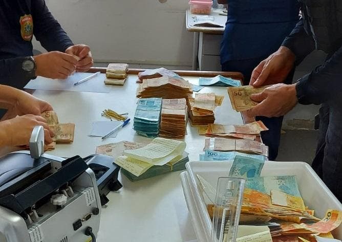 Polícia apreende mais de R$ 100 milhões, aeronaves e toneladas de cocaína