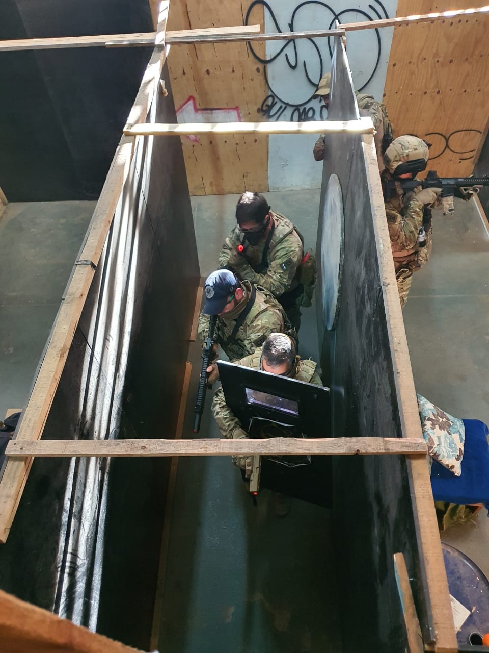 Grupo especial da Polícia Civil catarinense em treinamento