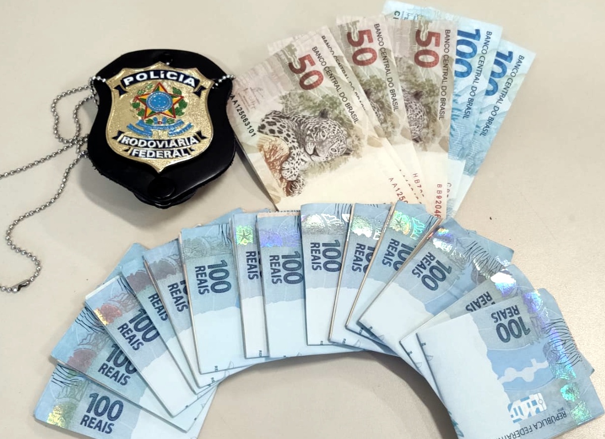 Trio é capturado com sete mil reais falsos em São José