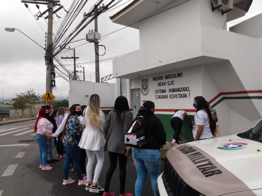 Mulheres pressionam e secretaria retoma visitas nos presídios