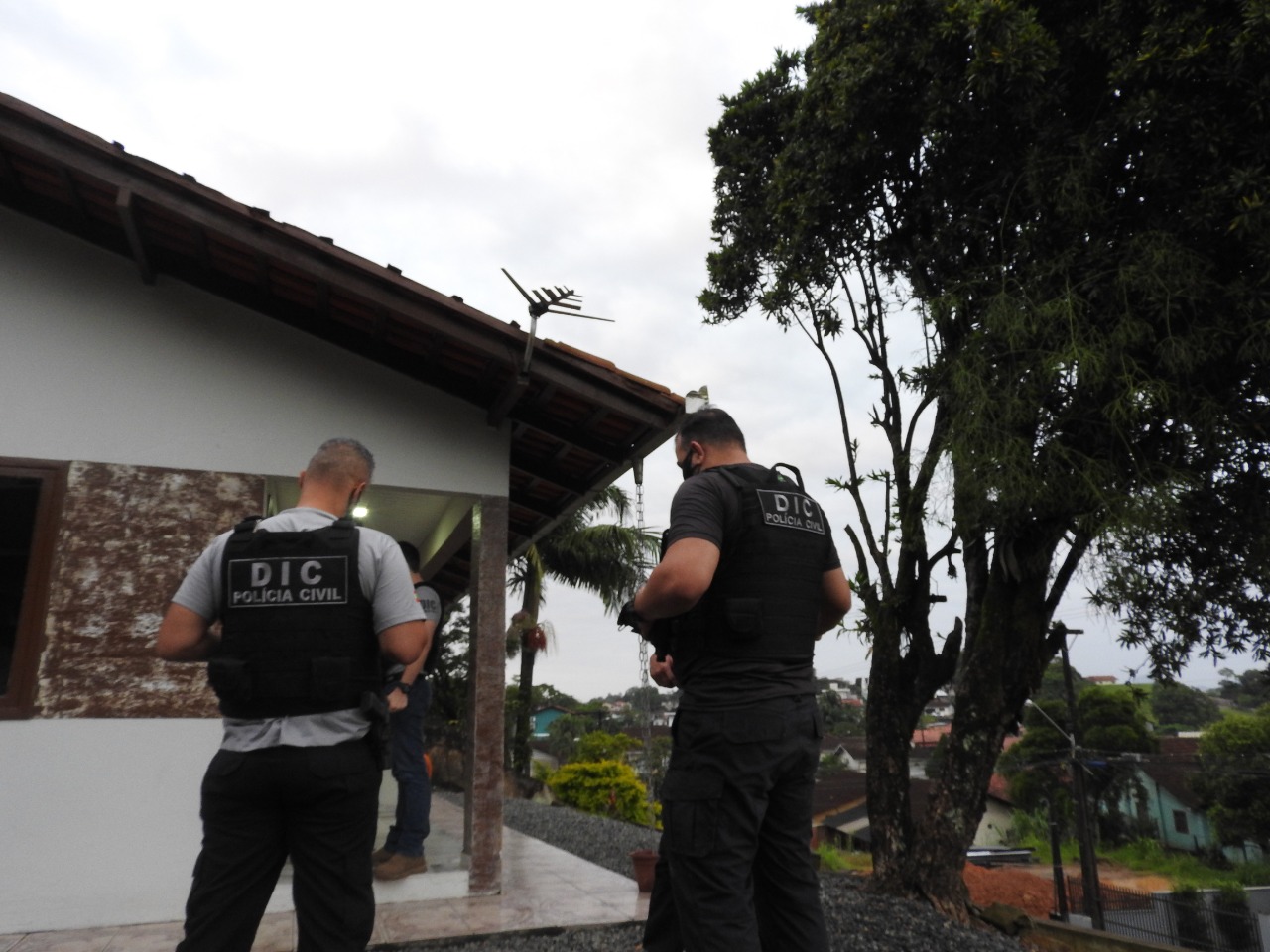 Assaltantes de residências são presos em Joinville