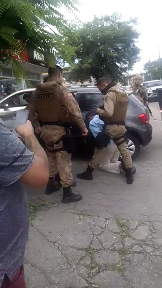 Homem é flagrado molestando criança no carro, Palhoça