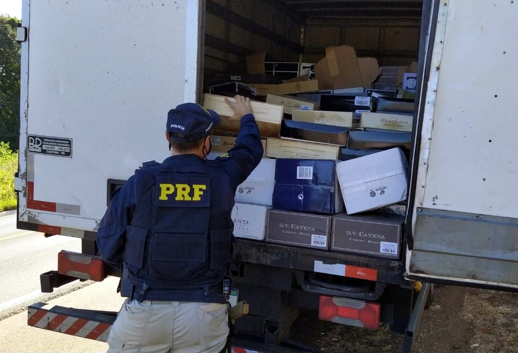 Polícia apreende contrabando de vinho no Oeste de SC