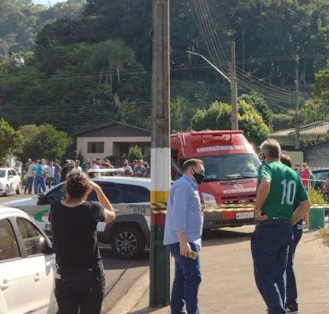 Homem invade creche e mata crianças e professoras em SC