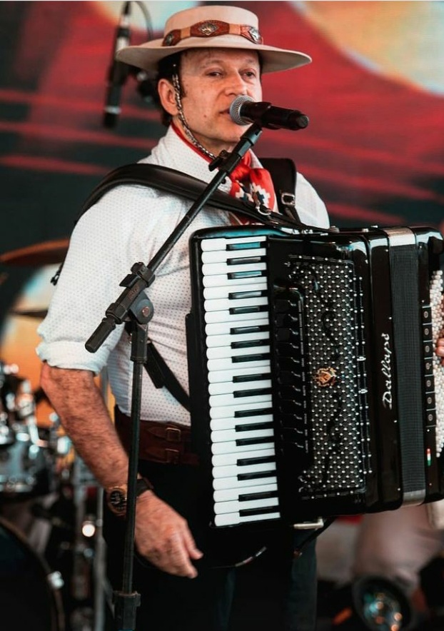 Vocalista da banda gaúcha Garotos de Ouro morre em acidente de trânsito