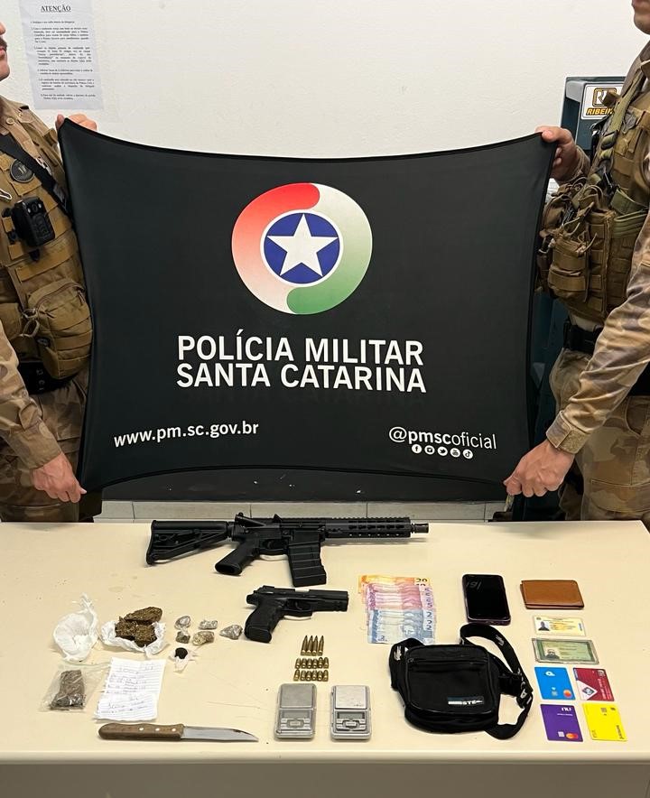 Fuzil e droga no Morro da Caixa, Floripa